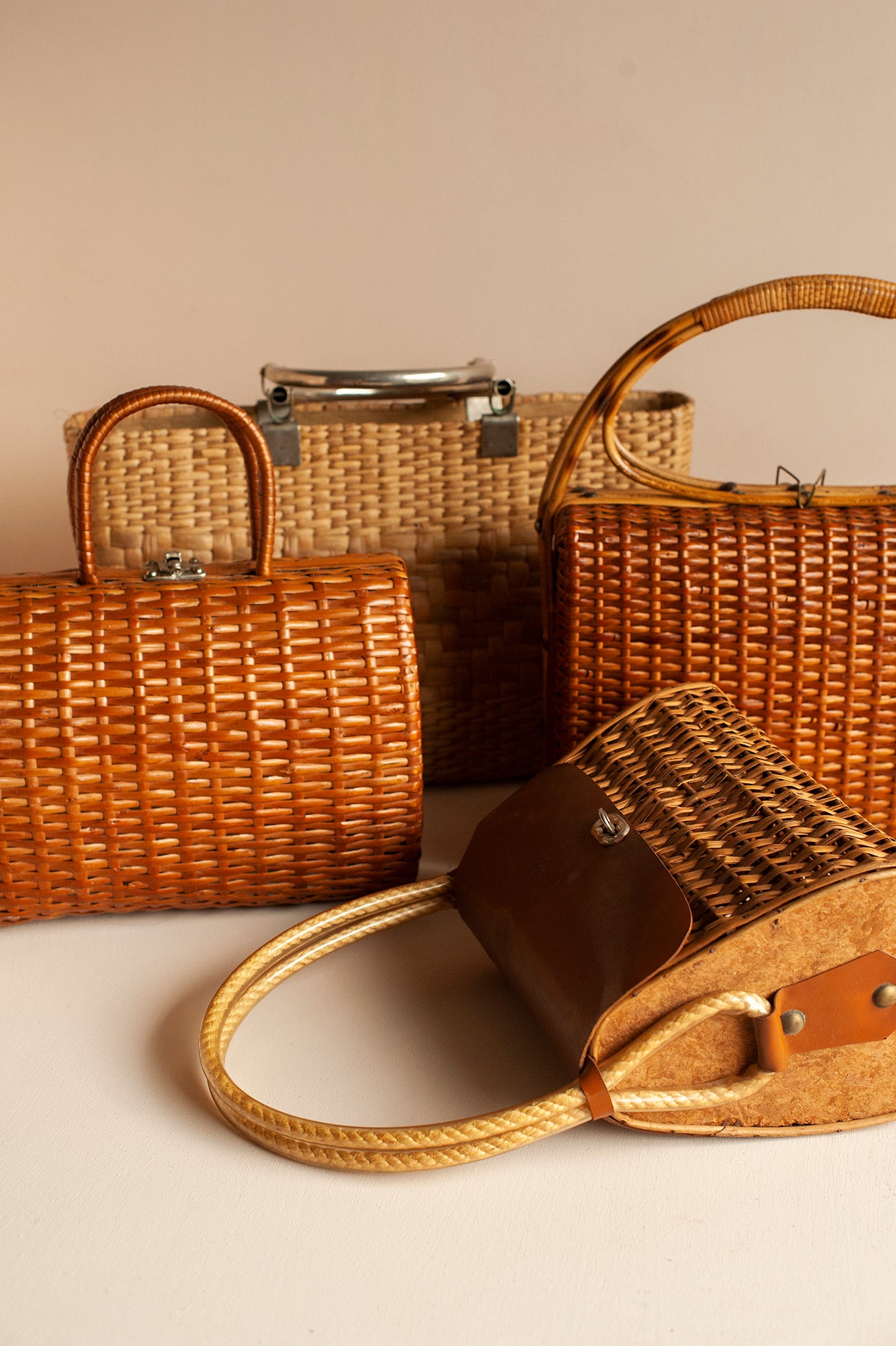 Mala Vintage com Asa em Bambu